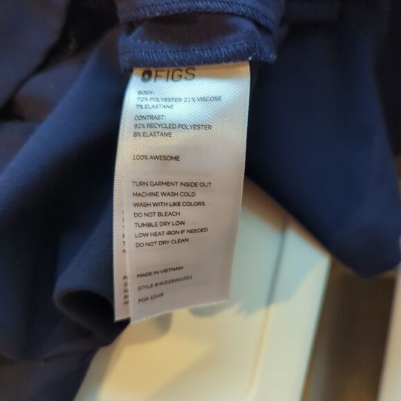 FIGS Casma Scrub Top Womens Medium Blue 3 Pocket Short Sleeve Medical Uniform - Picture 5 of 5